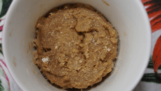 Veganes Tassenkuchen-Rezept mit Haferflocken ohne Mehl und ohne Zucker | ENTZUCKERT