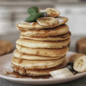 Bananen-Pancakes vegan: Vegane Pancakes ohne Ei & Zucker | ENTZUCKERT