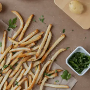 Veganes-Gemüse-Pommes-Rezept: So einfach kannst Du gesunde Gemüse Pommes knusprig im Ofen selber machen | ENTZUCKERT